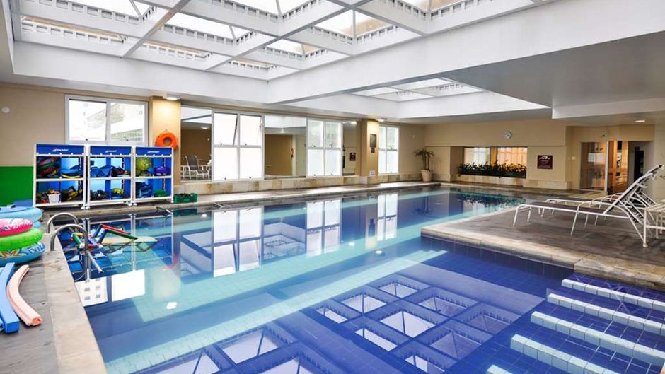 Comfort Suites Alphaville Pool