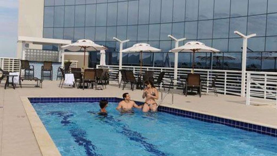 Quality Hotel Aeroporto Vitoria Pool