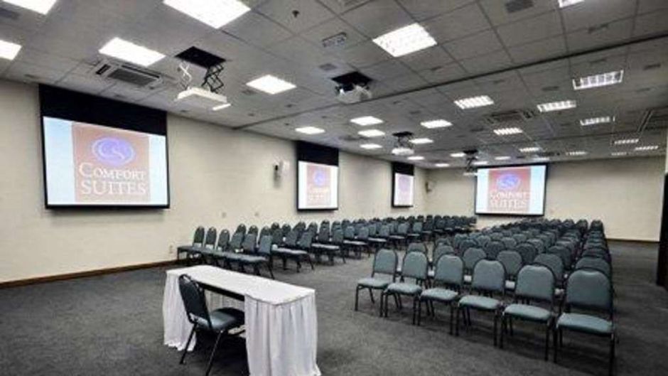 Comfort Suites Vitoria Meeting