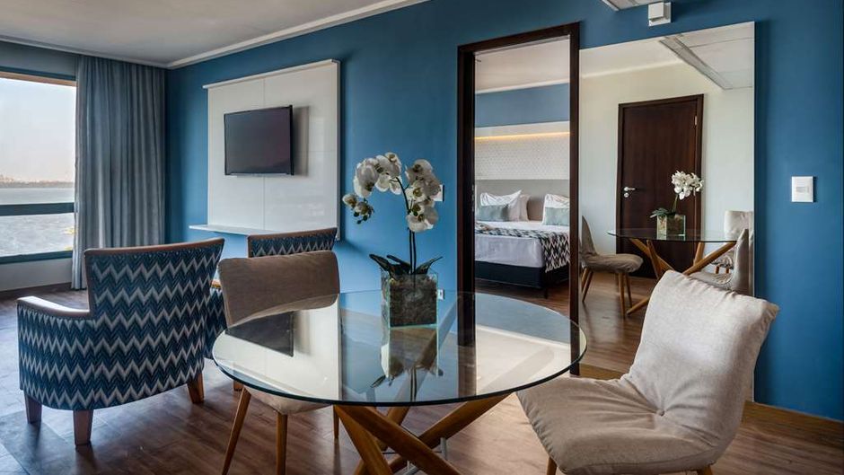 Comfort Suites Vitoria Room