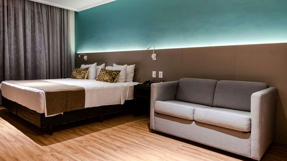 Comfort Suites Vitoria Room