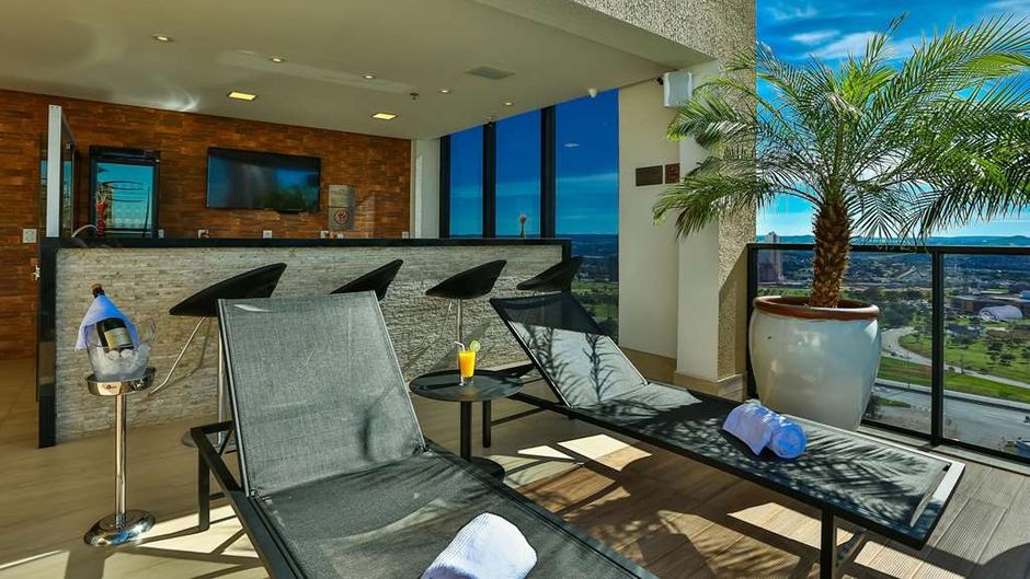 Quality Hotel Goiania Pool