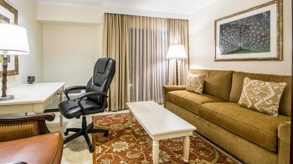 Comfort Suites Paradise Island Suite
