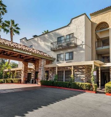 Comfort Inn & Suites Orange County