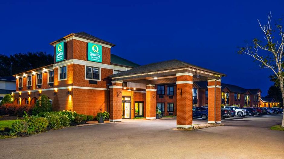 Quality Inn Garden of the Gulf Exterior