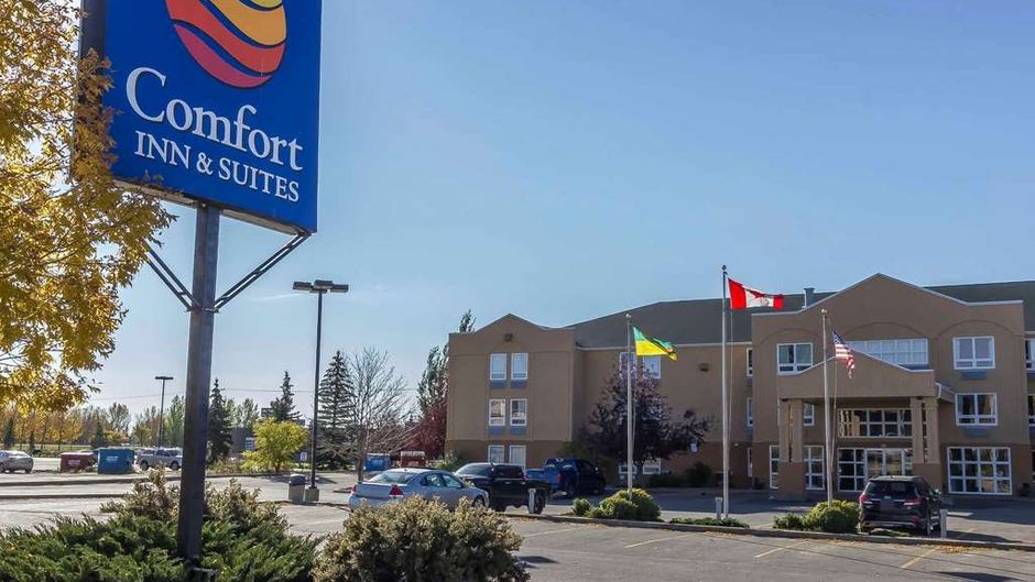 Comfort Inn and Suites Moose Jaw Exterior