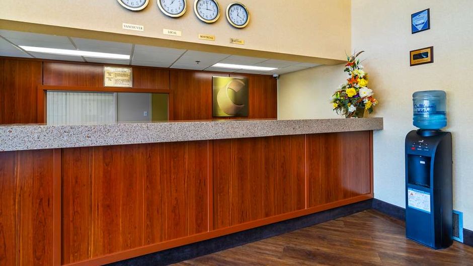 Comfort Inn and Suites Moose Jaw Lobby