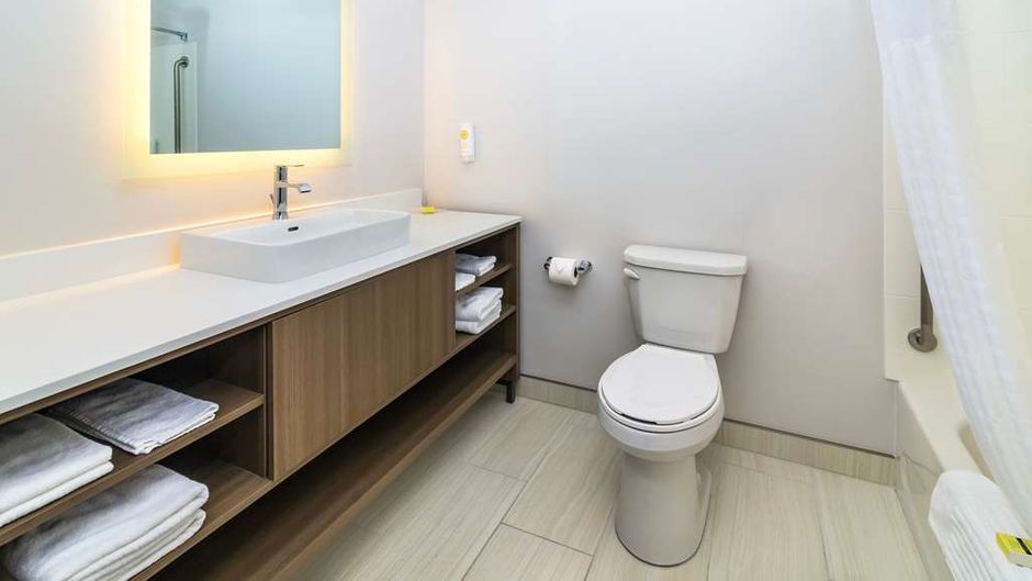 Comfort Inn and Suites Moose Jaw Room