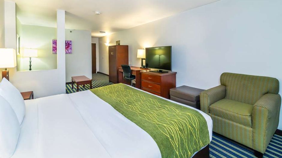 Comfort Inn and Suites Moose Jaw Suite