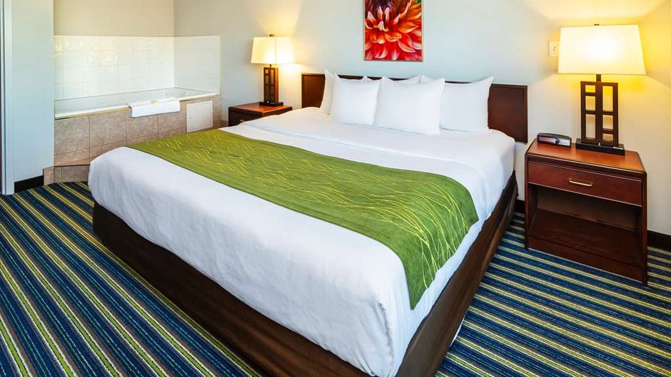 Comfort Inn and Suites Moose Jaw Suite