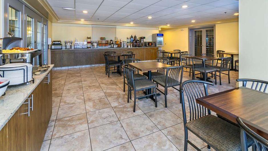 Comfort Inn and Suites Moose Jaw Restaurant