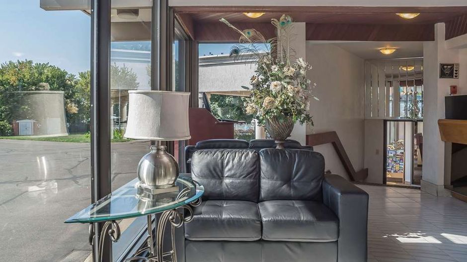 Rodeway Inn Fallsview Lobby