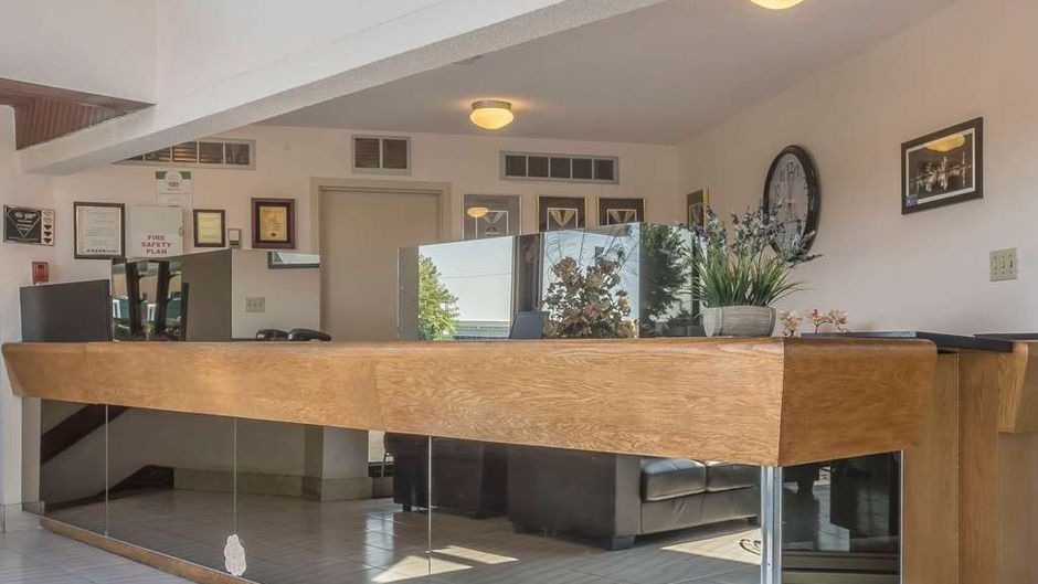 Rodeway Inn Fallsview Lobby