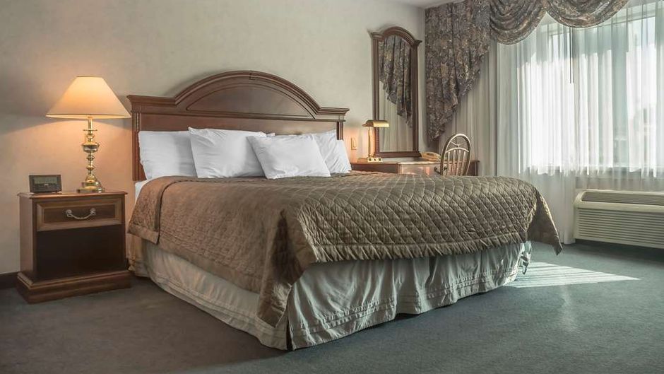 Rodeway Inn Fallsview Room