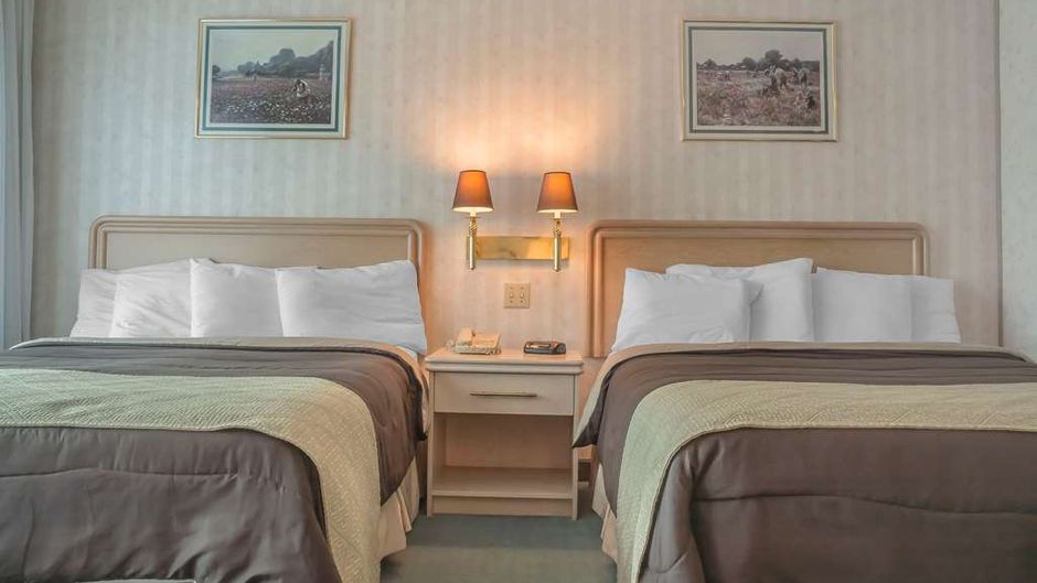 Rodeway Inn Fallsview Room