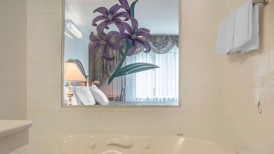 Rodeway Inn Fallsview Room