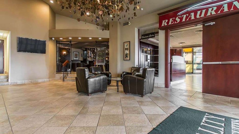 Quality Inn Bay Front Lobby