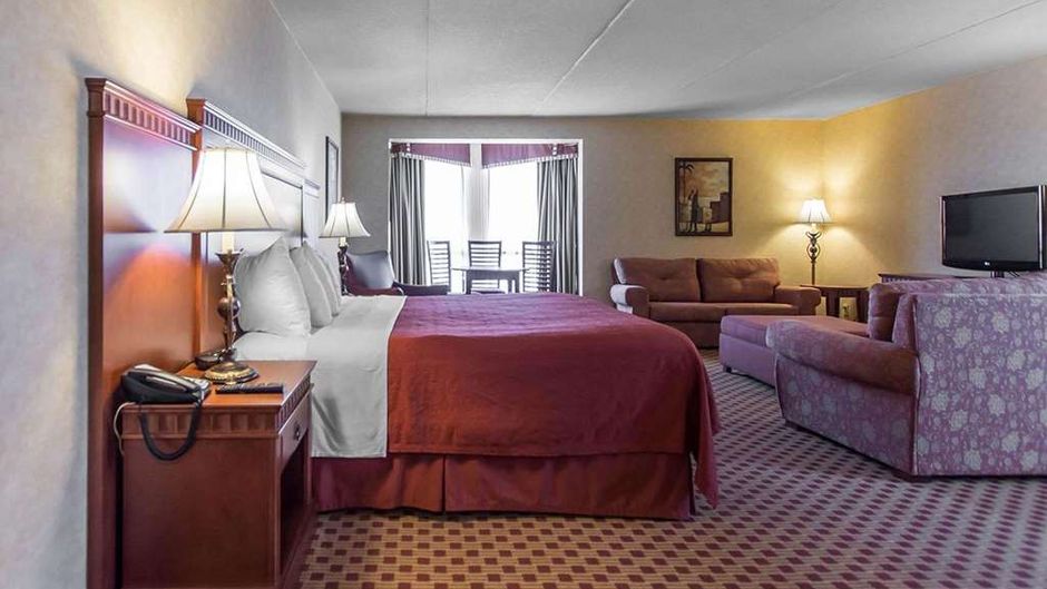 Quality Inn Bay Front Room
