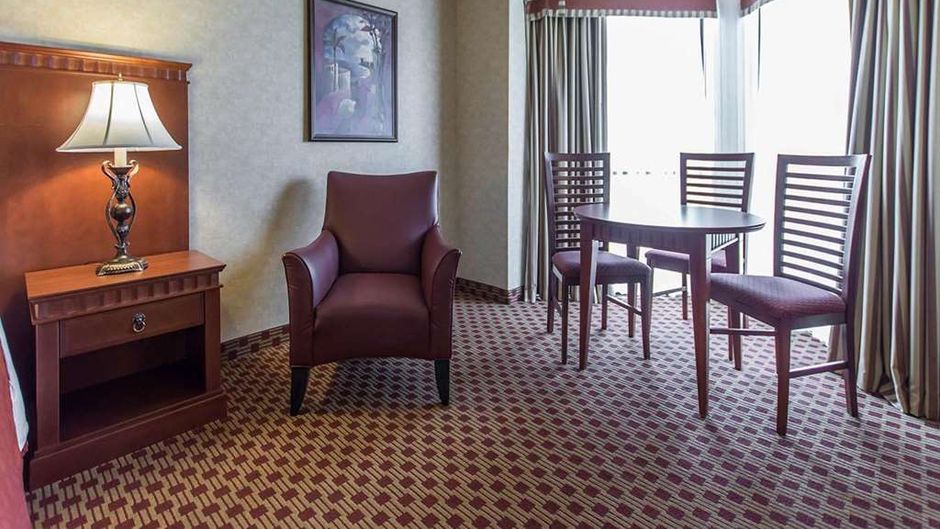 Quality Inn Bay Front Room