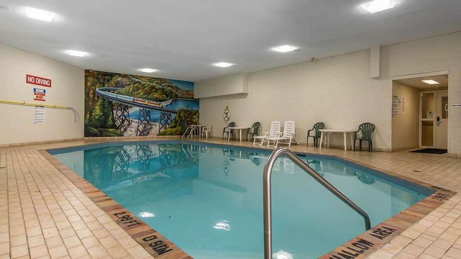 Quality Inn Bay Front Pool