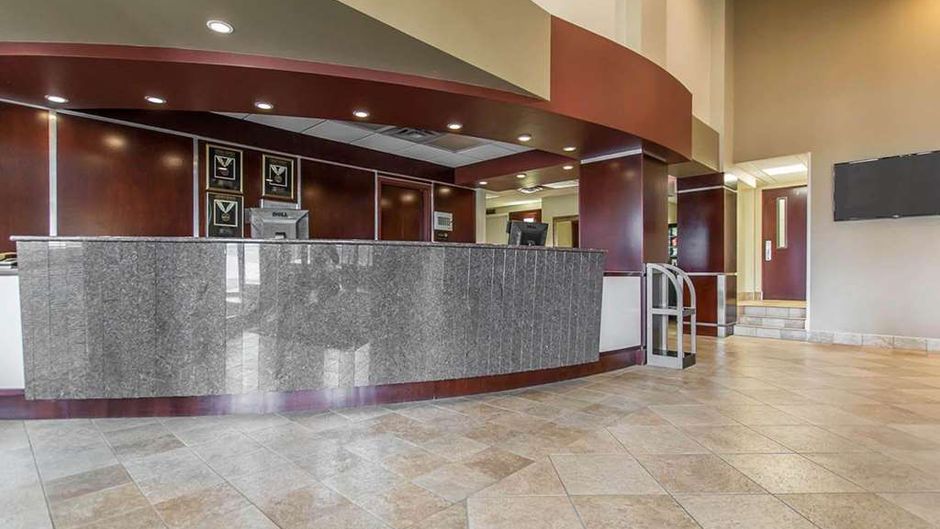 Quality Inn Bay Front Lobby