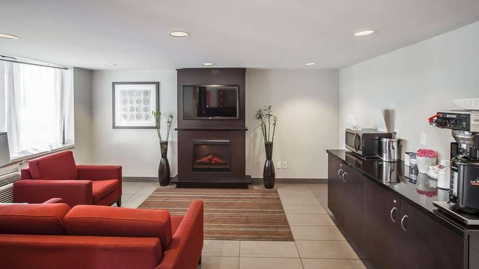Comfort Inn West Edmonton Lobby
