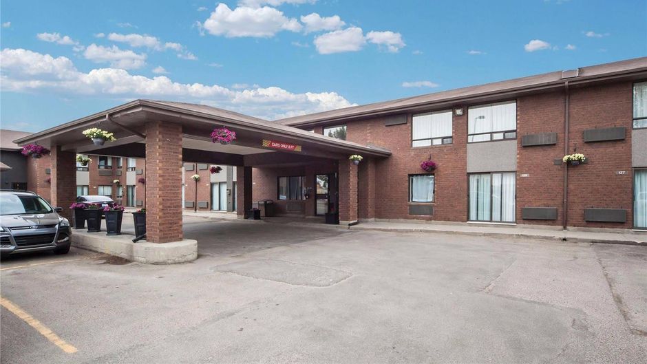 Comfort Inn West Edmonton Exterior