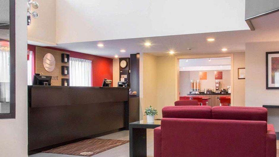Comfort Inn Winnipeg Airport Lobby