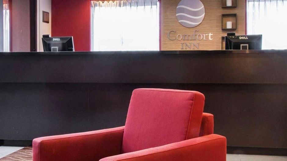 Comfort Inn Winnipeg Airport Lobby