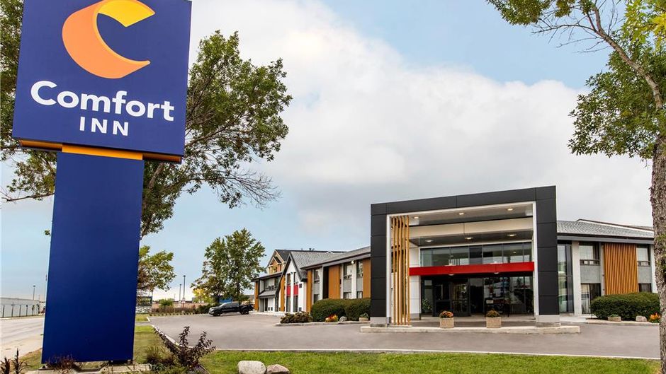 Comfort Inn Winnipeg Airport Exterior