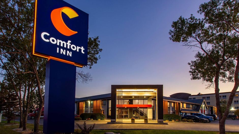 Comfort Inn Winnipeg Airport Exterior
