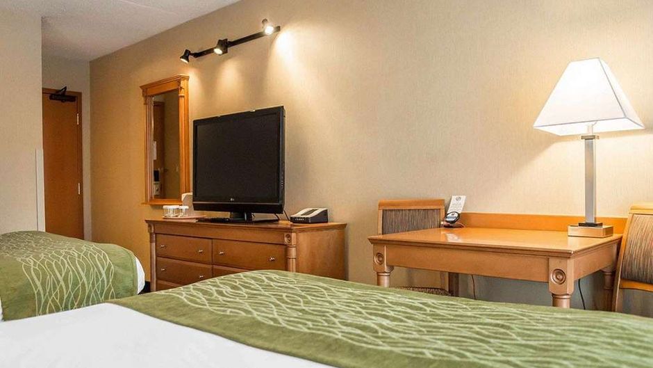 Comfort Inn Brockville Room
