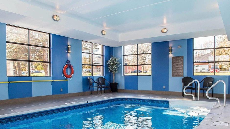 Comfort Inn Brockville Pool