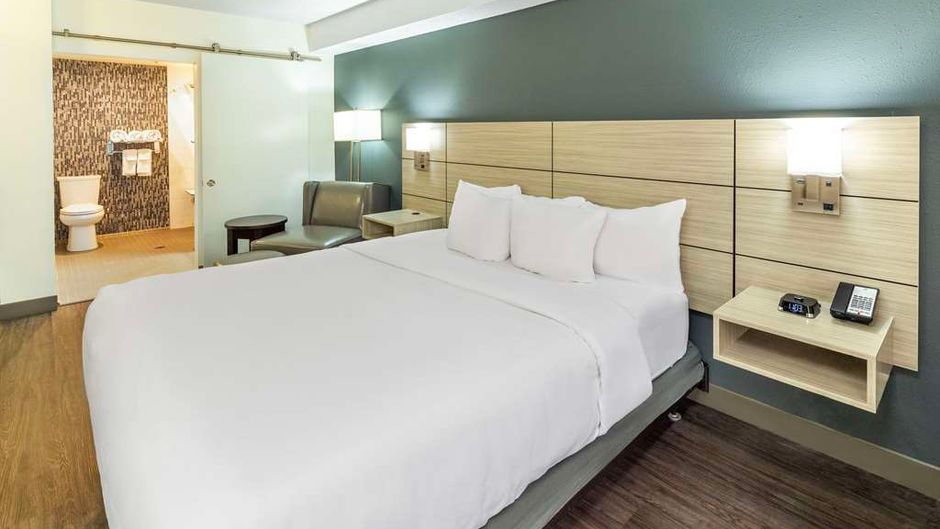 Quality Inn Leamington Room