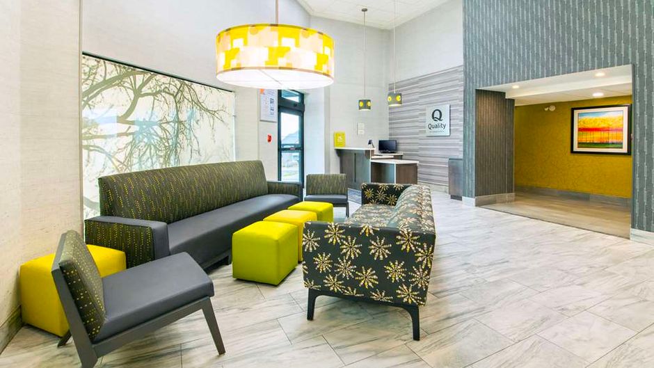 Quality Inn Leamington Lobby