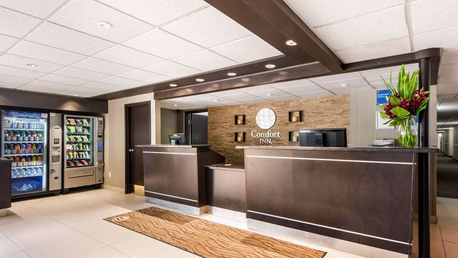 Comfort Inn Airport West Lobby