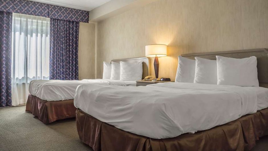 Comfort Suites London Room