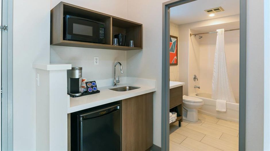 Comfort Suites London Room