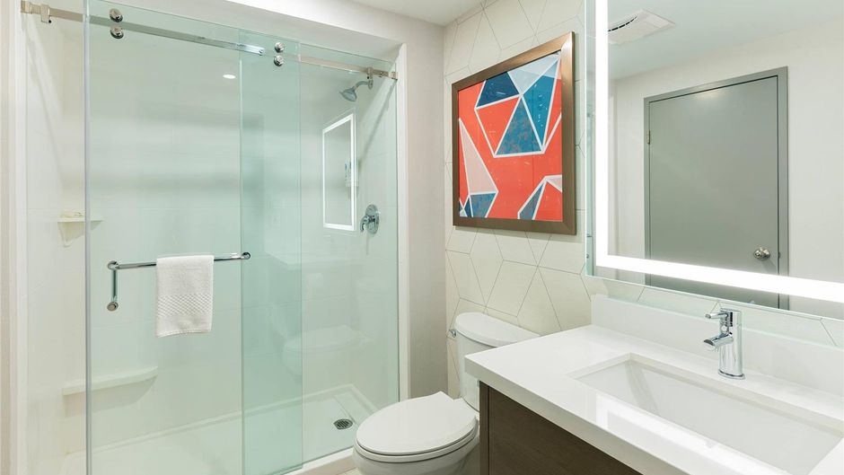 Comfort Suites London Room
