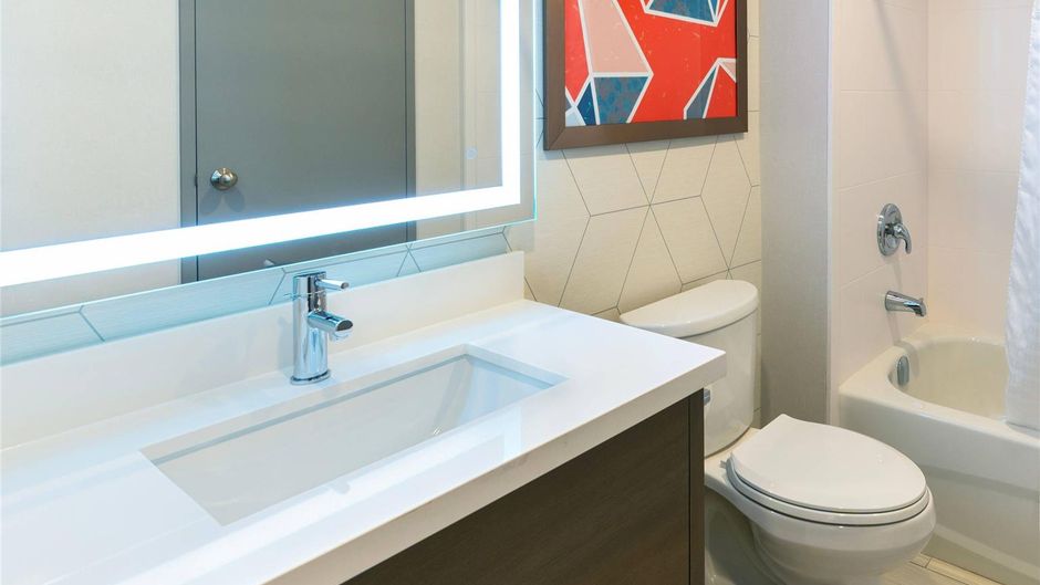 Comfort Suites London Room