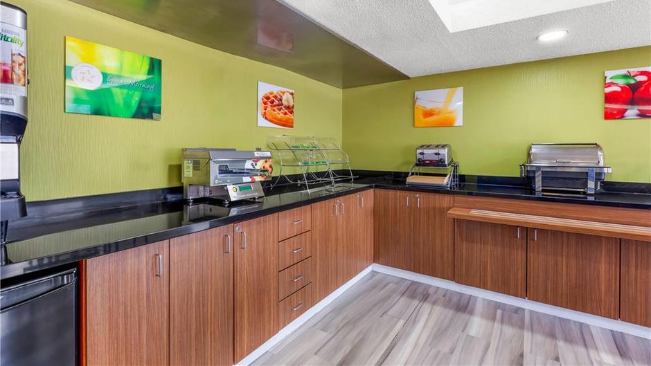 Quality Suites Restaurant