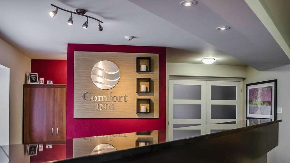 Comfort Inn South Shore Lobby