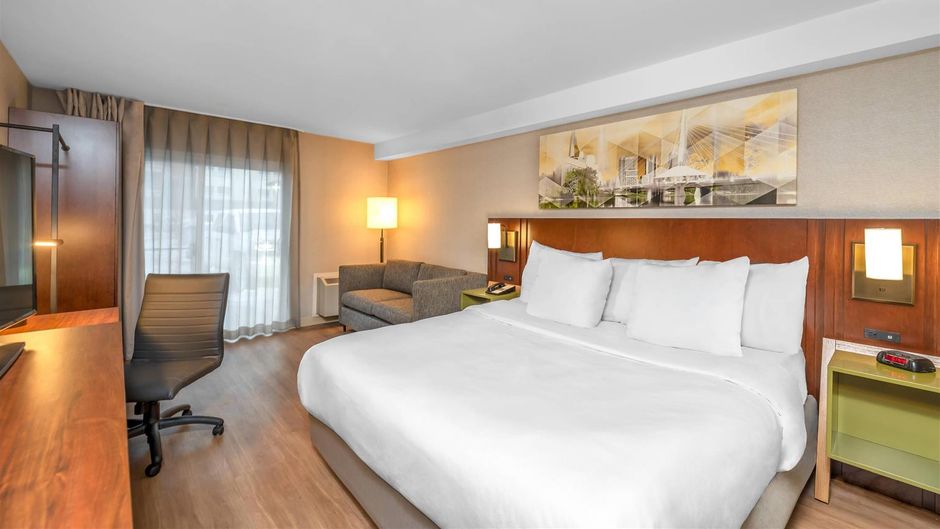 Comfort Inn South Shore Room
