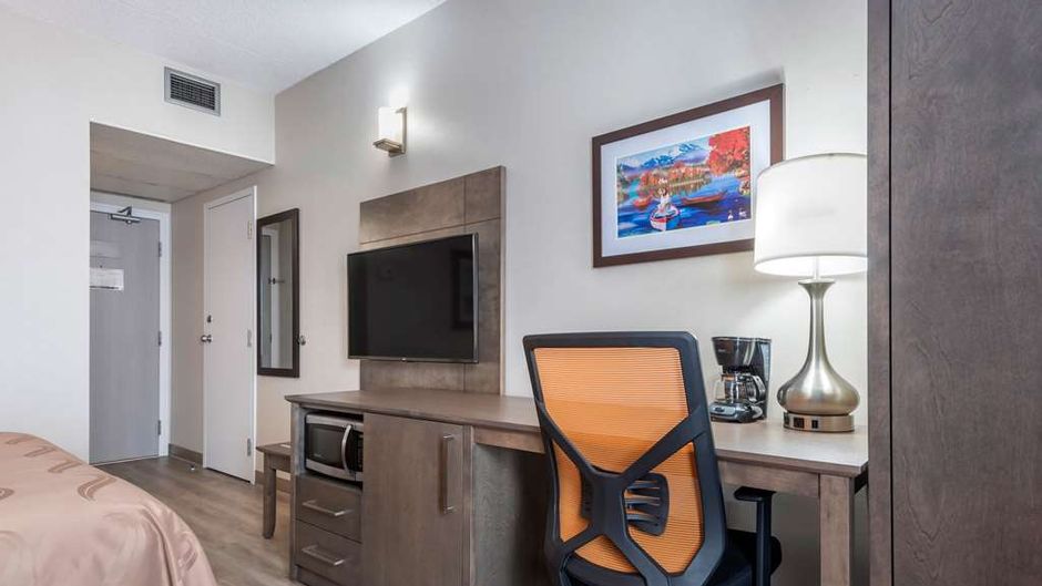 Quality Suites Quebec Room