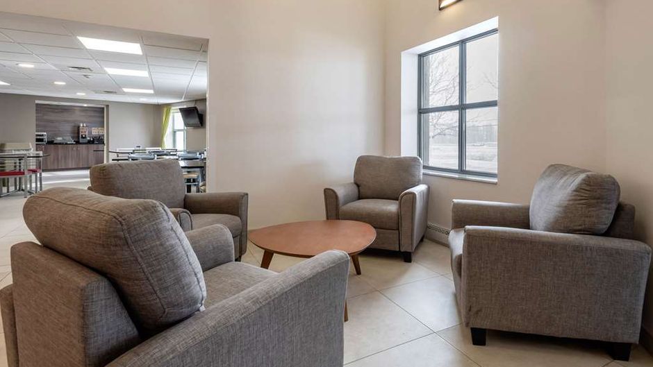 Quality Suites Quebec Lobby