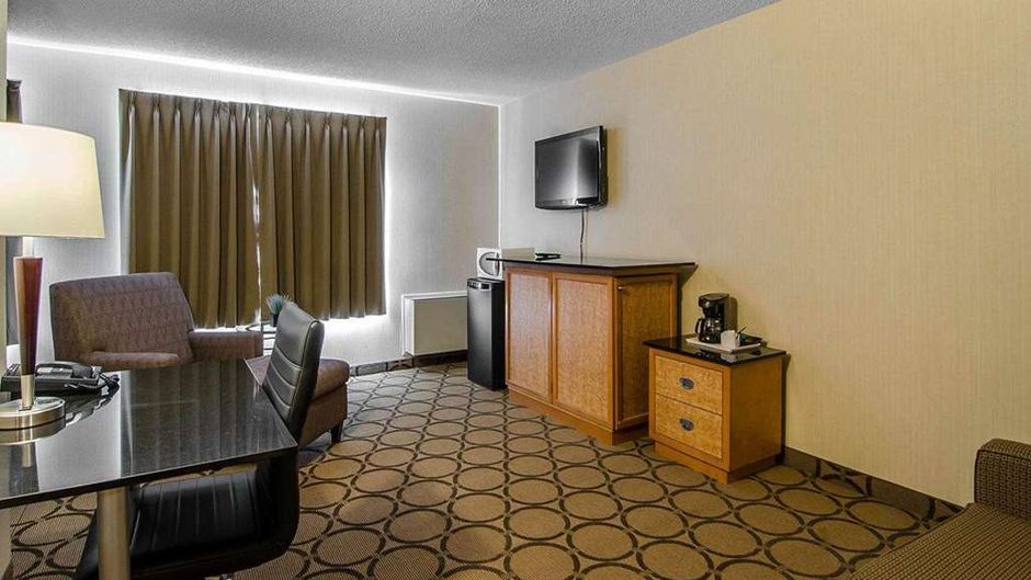 Comfort Inn Regina East Room