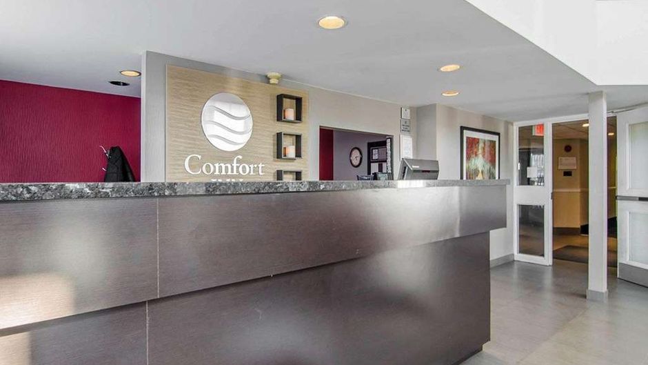 Comfort Inn Regina East Lobby