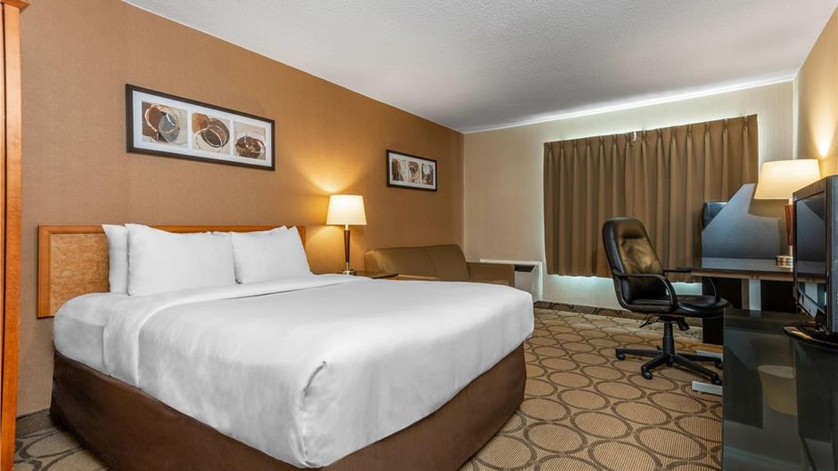 Comfort Inn Regina East Room