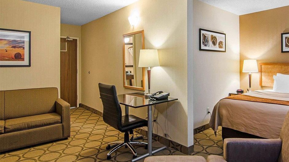 Comfort Inn Regina East Room