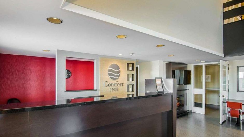 Comfort Inn Swift Current Lobby